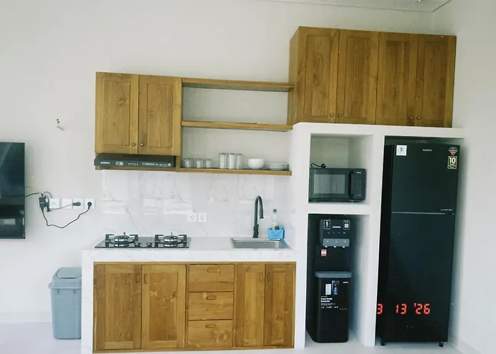Homestay Anada House *
