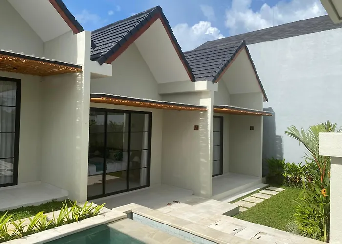 Homestay Anada House *